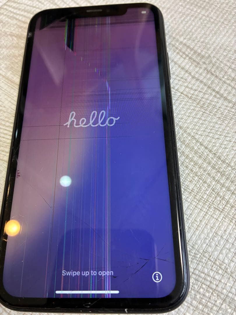 お*り様 iPhone XR 本体 画面ひび割れあり64GB